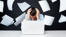 4 formas de sobrevivir al trabajo cuando no has dormido lo suficiente.