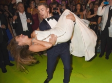 A Sofía Vergara se le escapó un pezón mientras bailaba con Derek Hough