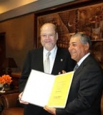 ADN declara hijo adoptivo a Premio Nobel de Medicina