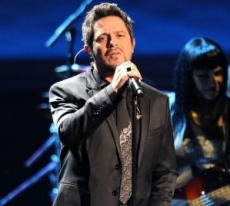 Alejandro Sanz vuelve a cantar en inglés