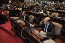 Aprueba Ley de regulación de salarios en la administración pública