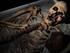 Arqueólogos hallan otro 'vampiro' medieval