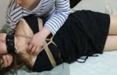 Asaltan, violan y apuñalan a una madre y su hija .