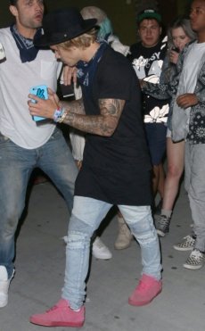 Aseguran que empleados de seguridad de Coachella tuvieron que someter a Justin
