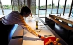 Aumentan 14% al salario mínimo de empleados de hoteles y restaurantes