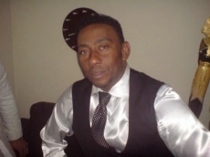 Bachatero Anthony Santos sale ileso de accidente anoche en Bonao