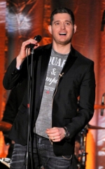 ¡Barbara Walters le dice a Michael Buble que le encantaría ver su pene!