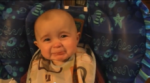BEBÉ LLORA ANTE EL EMOTIVO CANTO DE SU MADRE
