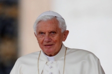 Benedicto XVI asistirá a la canonización de Juan Pablo II y Juan XXIII