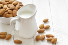Beneficios nutricionales de la leche de almendras.