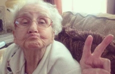 Betty, la abuela con cáncer que ha conquistado a la Red