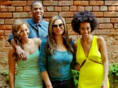 Beyoncé y Jay Z almuerzan con Solange, estrenan vídeoclip de su próxima gira.