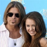 Billy Ray Cyrus aplaude decisiones de su hija Miley