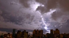 Cayó un rayo sobre un avión