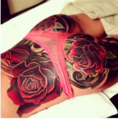 Cheryl Cole se tatúa el trasero completo