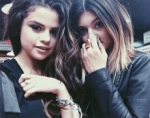 ¡CHISMOSA! SELENA GOMEZ CONFIESA SECRETO ÍNTIMO DE KENDALL JENNER