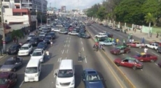 Choferes carros públicos realizan paro este martes en la 27 de Febrero entrada del túnel de la Máximo Gómez.