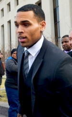 Chris Brown salió de rehabilitación con la promesa de mejorar su relación con las mujeres
