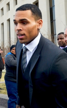 Chris Brown salió de rehabilitación con la promesa de mejorar su relación con las mujeres