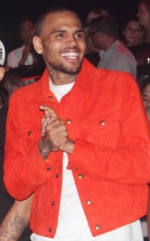 Chris Brown salió de rehabilitación… Pero seguirá con el tratamiento