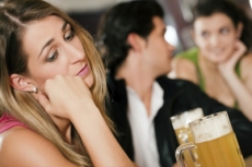 Cómo establecer límites entre tu pareja y otras mujeres
