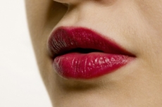 Cómo tener labios más carnosos paso a paso