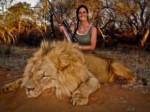 Conmoción por una presentadora norteamericana que publicó fotos de un león cazado por ella…