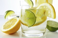 Contraindicaciones de beber agua con limón