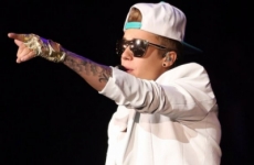 Corren a Bieber de hotel en Argentina