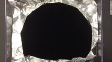 Crean 'el material más oscuro del mundo', algo que no puedes ver ni descifrar su forma