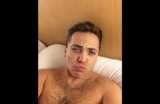 Cristian Castro recuerda su 'masaje' con otro desnudo