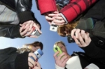 ¿Cuidas tu salud? ¿Eres adicto al celular? Si ambas son afirmativas, lo estás haciendo mal.