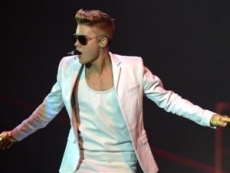 Demandan a Justin Bieber por patear y golpear a un paparazzo
