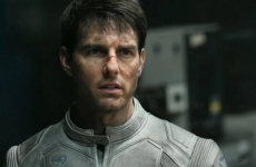 Demandan a Tom Cruise por un billón de dólares