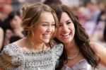 Demi Lovato defiende la forma de ser de Miley Cyrus.