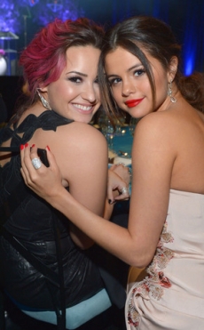 Demi Lovato y Selena Gómez premiadas por sus trabajos humanitarios