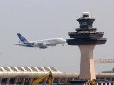Denuncian interés privatizar control aéreo