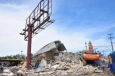 Desalojan negocios en terreno donde operará estación teleférico de Santo Domingo