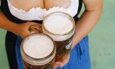 Desarrollan una cerveza que hace crecer los pechos.