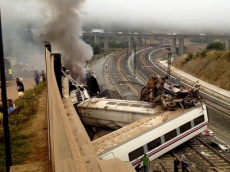 Descarriló un tren en España: hay, al menos, una decena de muertos