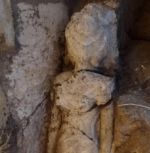 Descubren la estatua de una hija del faraón Amenhotep III en el sur de Egipto