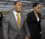 Despiden jugador NFL por violencia doméstica