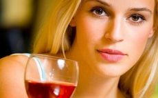 Diez beneficios del vino tinto que probablemente desconocías