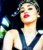 Disney criticaba mis senos, afirma Miley Cyrus