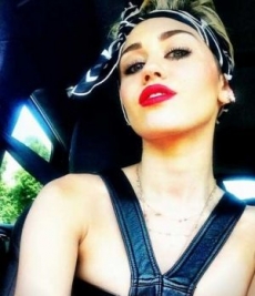 Disney criticaba mis senos, afirma Miley Cyrus