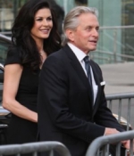 Douglas y Zeta-Jones se dan un respiro
