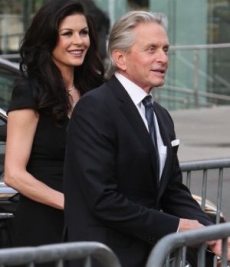 Douglas y Zeta-Jones se dan un respiro