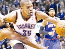 Durant y Thunder vencen a Knicks y Bulls a los Lakers