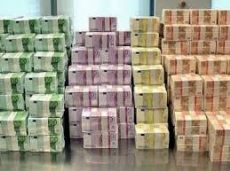 Economistas se robaron cinco millones de euros y los reemplazaron por libros en la bóveda del banco