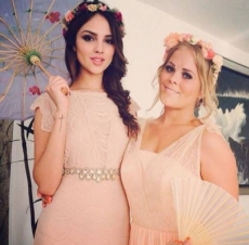 Eiza González se pelea a golpes en plena boda